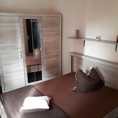 Apartament Premium Travel Lägenhet Oradea Exteriör bild